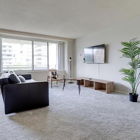 Spectacular 2/2 Apt @Crystal City With Gym Apartamento Arlington Exterior foto