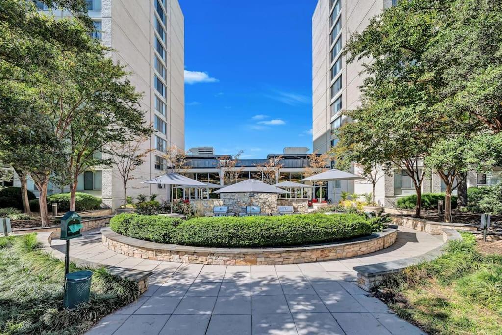 Spectacular 2/2 Apt @Crystal City With Gym Apartamento Arlington Exterior foto