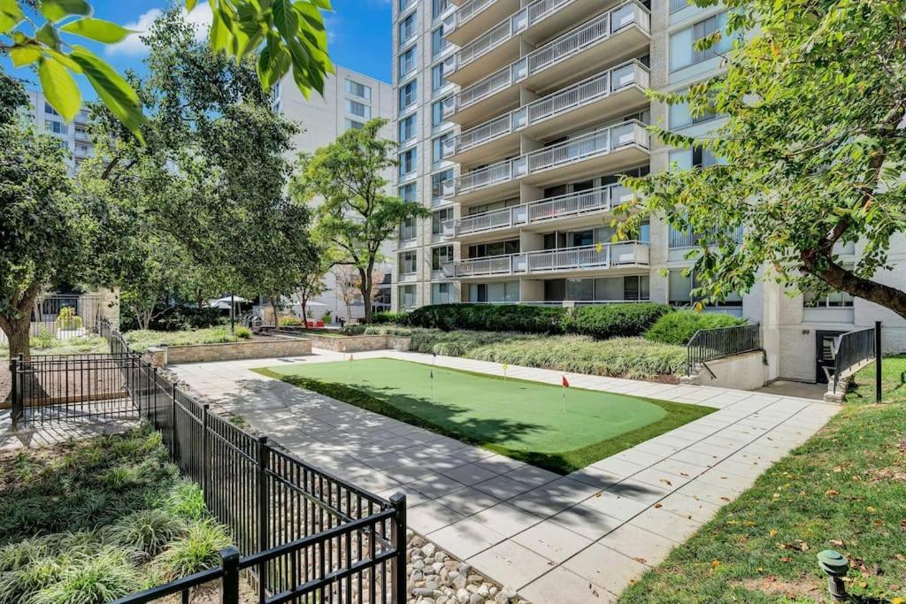 Spectacular 2/2 Apt @Crystal City With Gym Apartamento Arlington Exterior foto