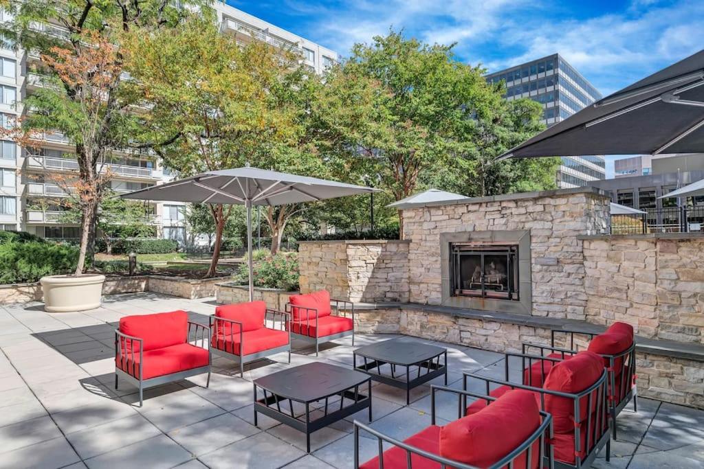 Spectacular 2/2 Apt @Crystal City With Gym Apartamento Arlington Exterior foto