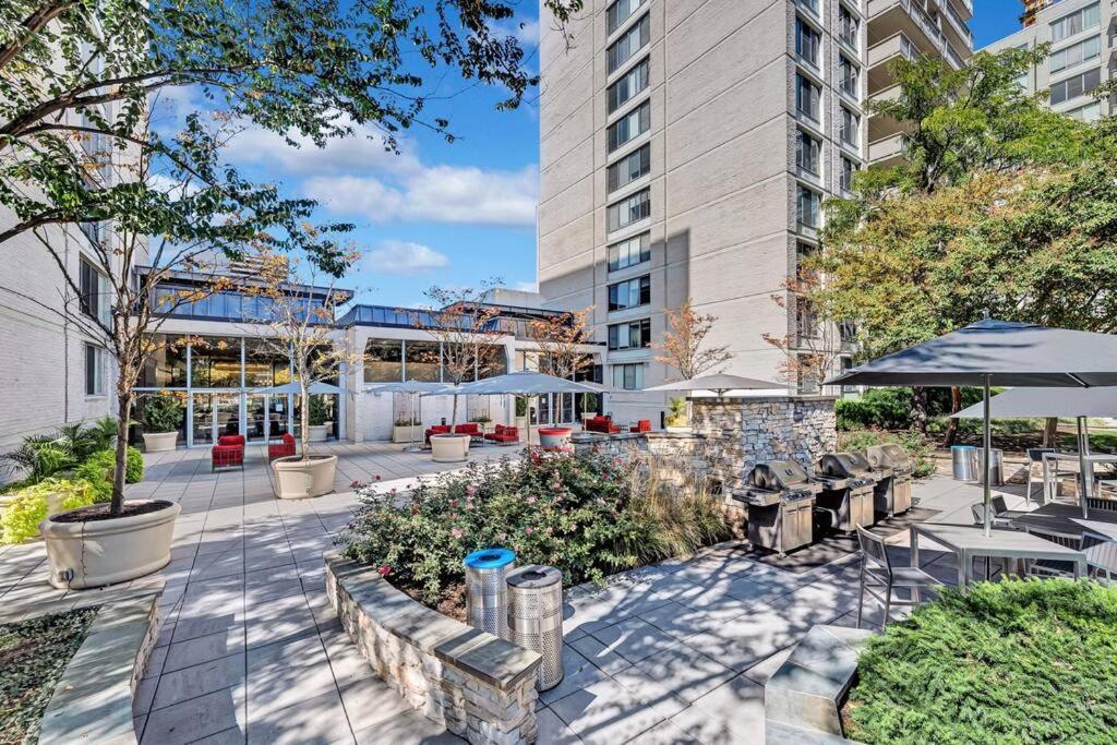 Spectacular 2/2 Apt @Crystal City With Gym Apartamento Arlington Exterior foto