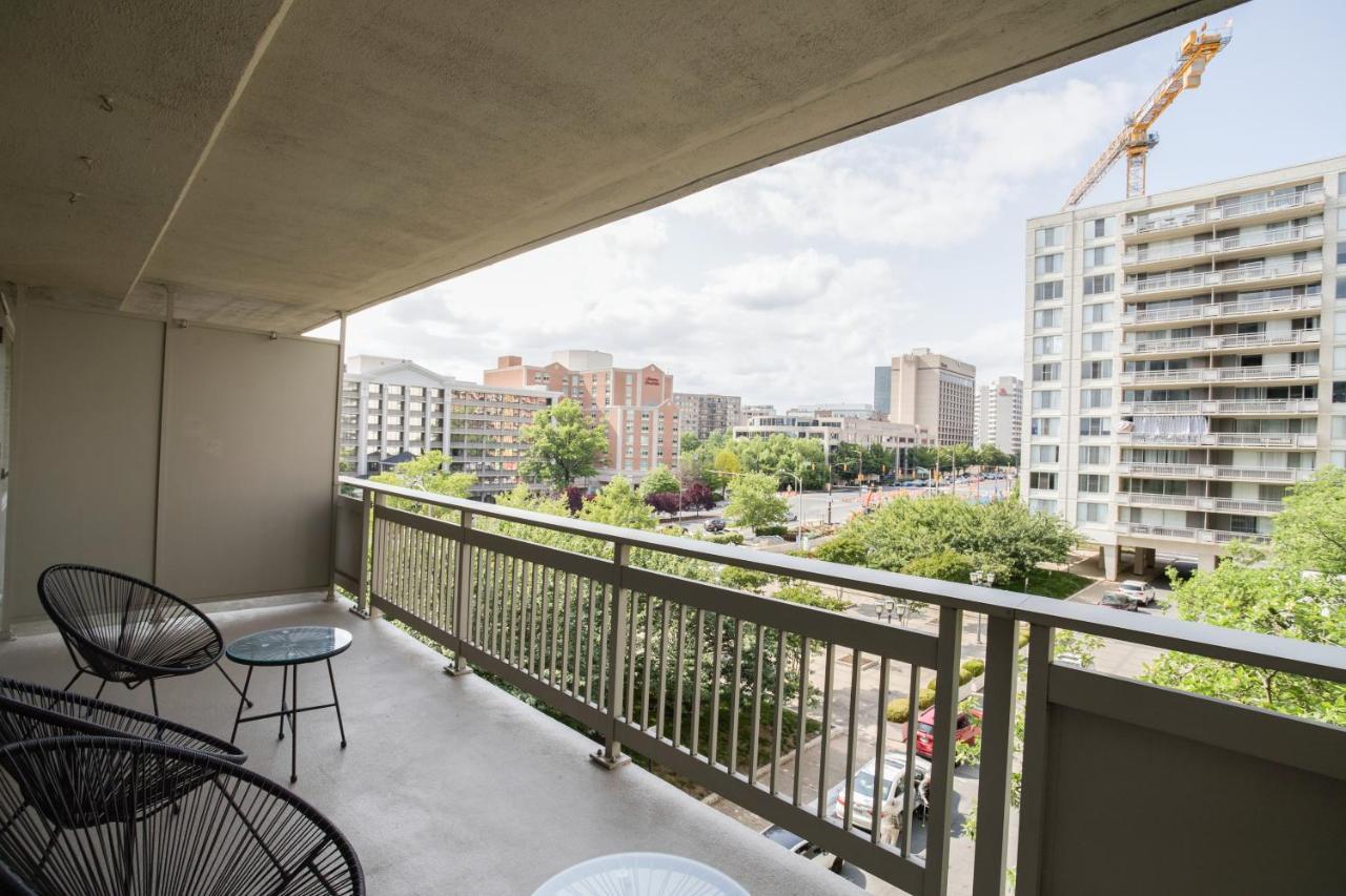 Spectacular 2/2 Apt @Crystal City With Gym Apartamento Arlington Exterior foto