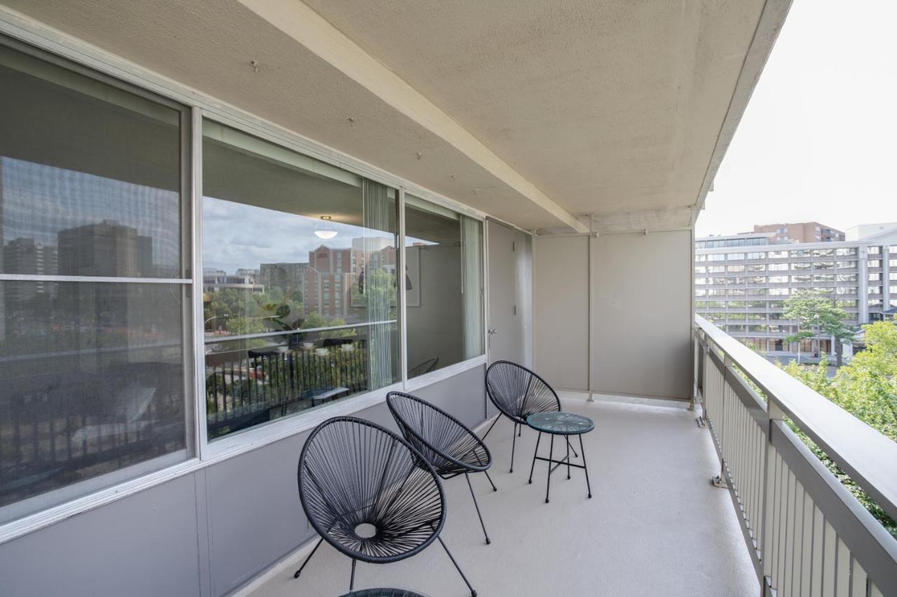 Spectacular 2/2 Apt @Crystal City With Gym Apartamento Arlington Exterior foto